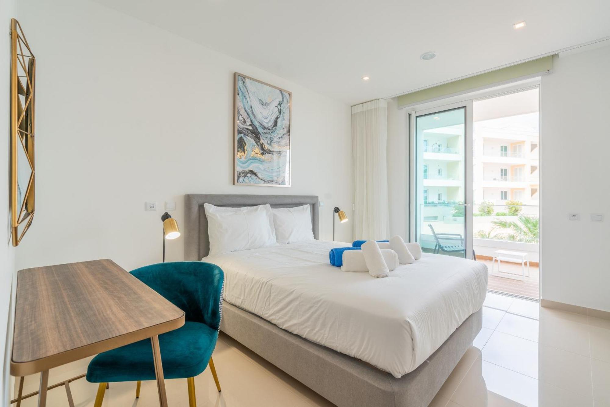 Marina View 4 With Pool By Homing Lagos